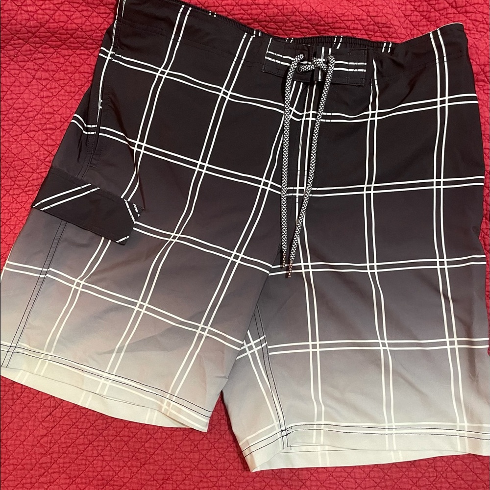 Black n white men’s swimming short